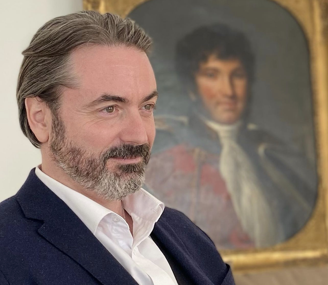 COMMUNIQUÉ DE PRESSE | Vol des joyaux impériaux au Musée du Louvre – La France touchée au cœur de son patrimoine historique